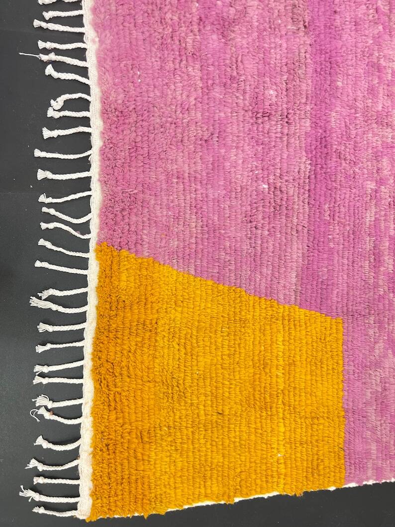 Traditional hand-woven Beni Ouraine rug, size 150 x 250 cm
