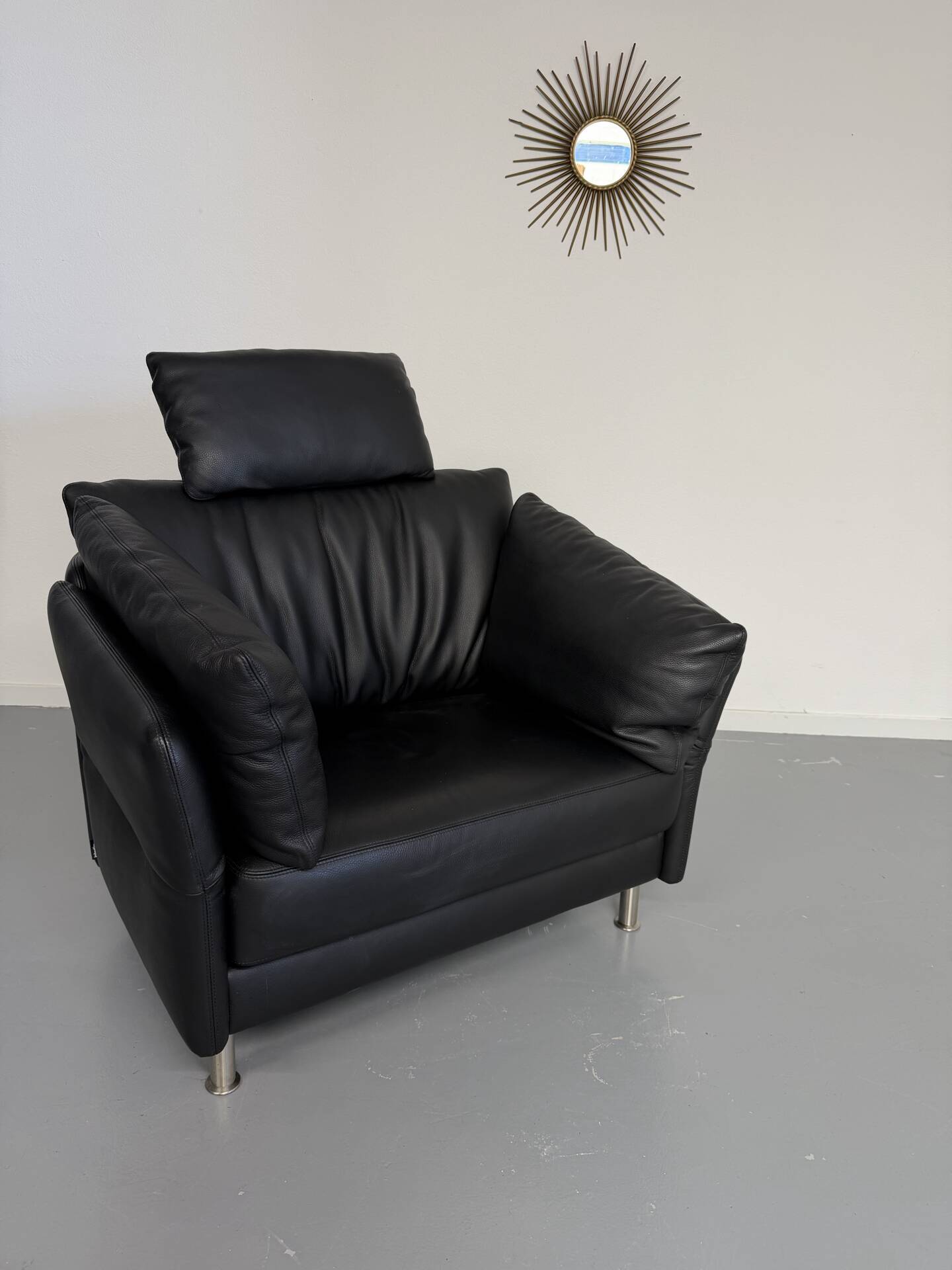 Fauteuil design contemporain Intertime I-Cielo en cuir noir
