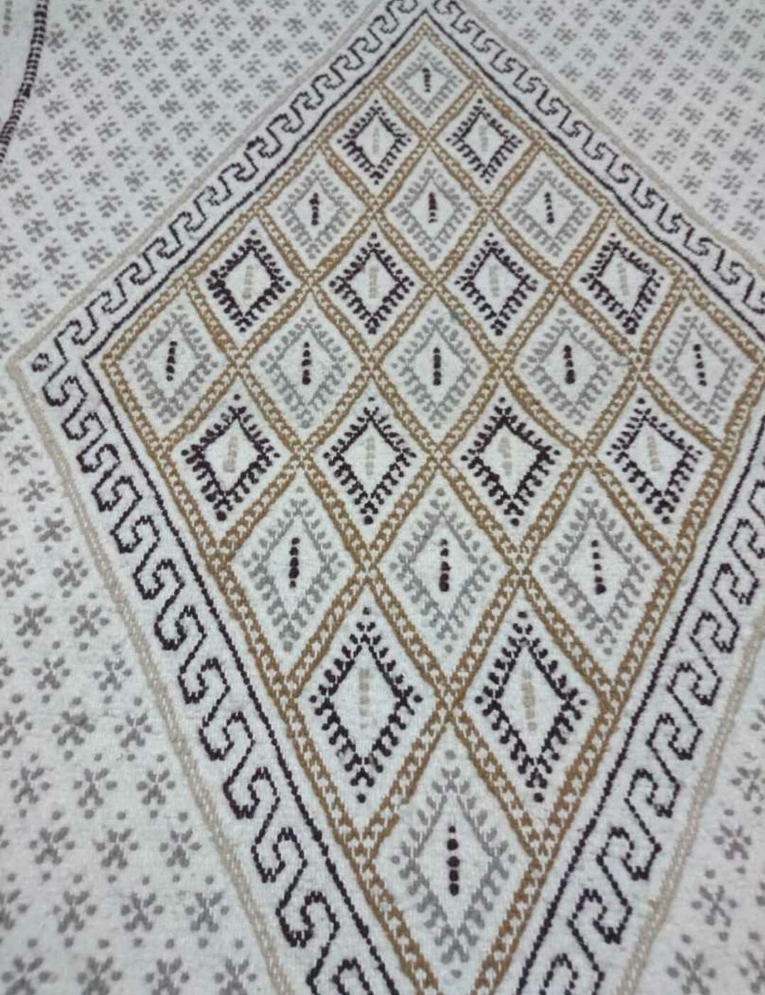 Berber carpet handmade in pure wool beige 78 x 158 cm