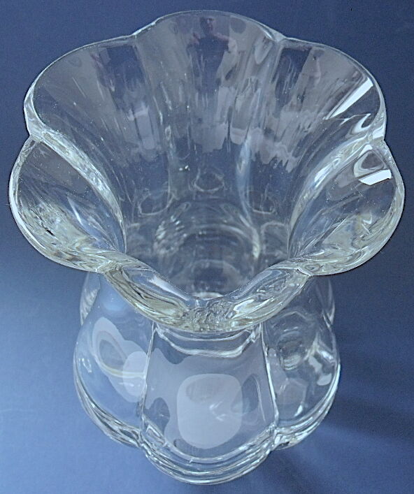Polylobed vase in colorless crystal from Sèvres