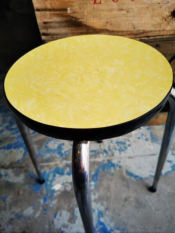 Round stool in formica
