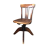 Chaise en bois avec un pied tabouret