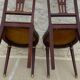 Paire de chaises de style classique en bois, laiton et tissu