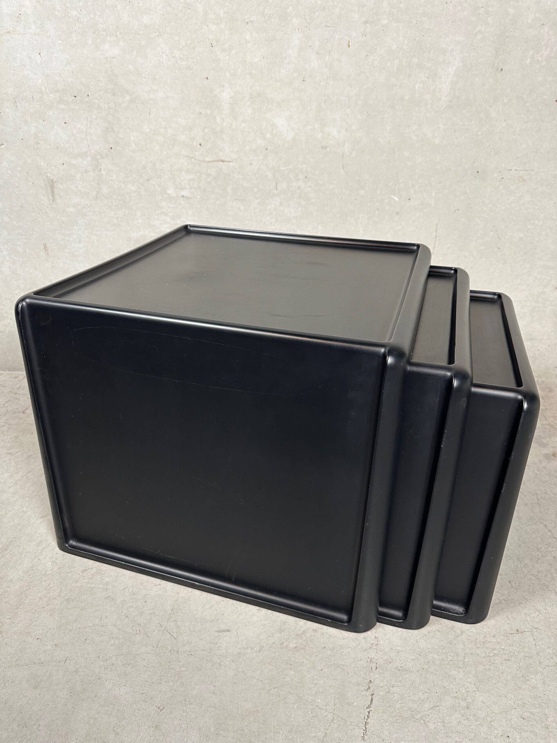 Vintage nesting tables – Peter Ghyczy