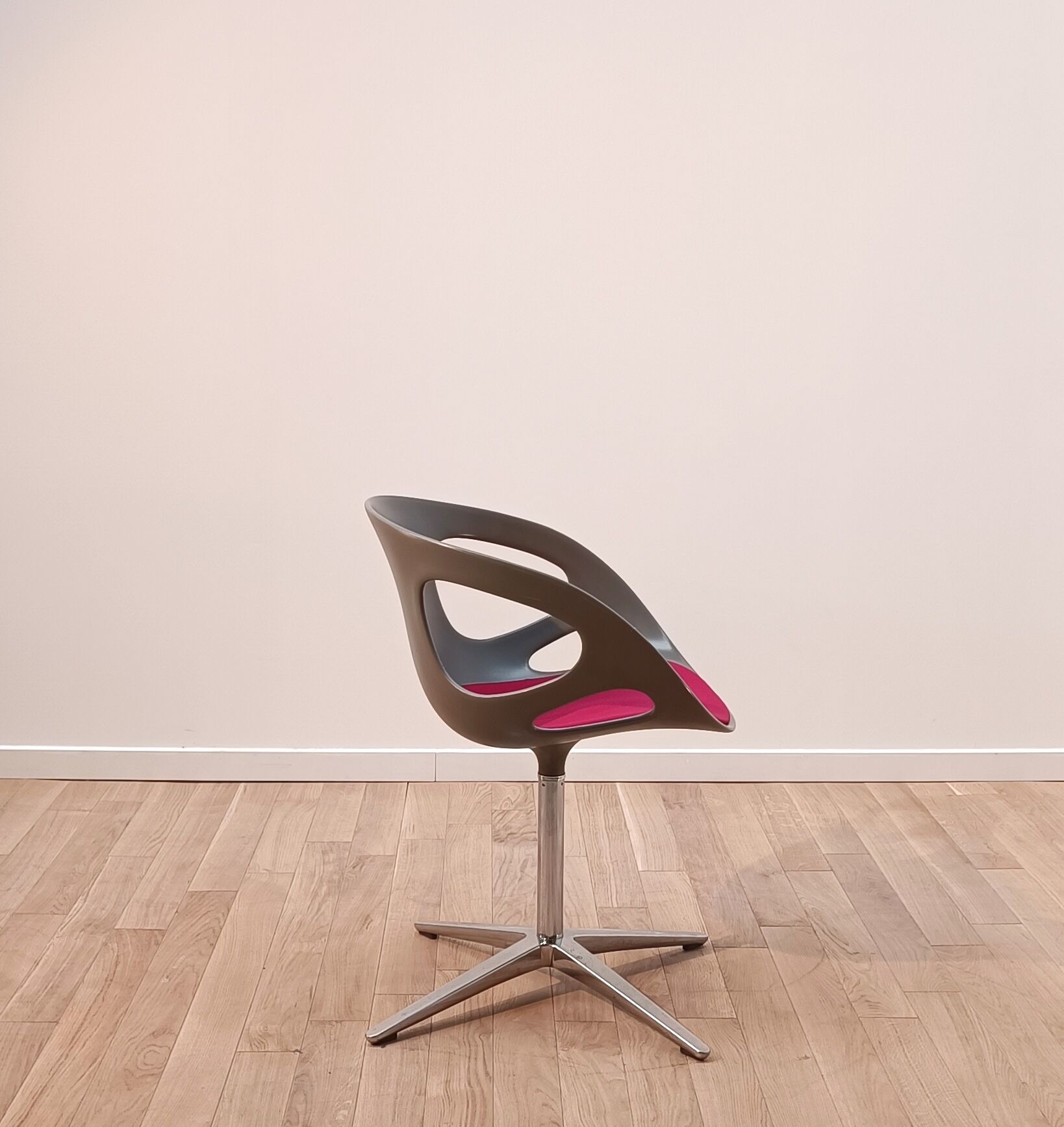 Pair of Rin chairs, Fritz Hansen