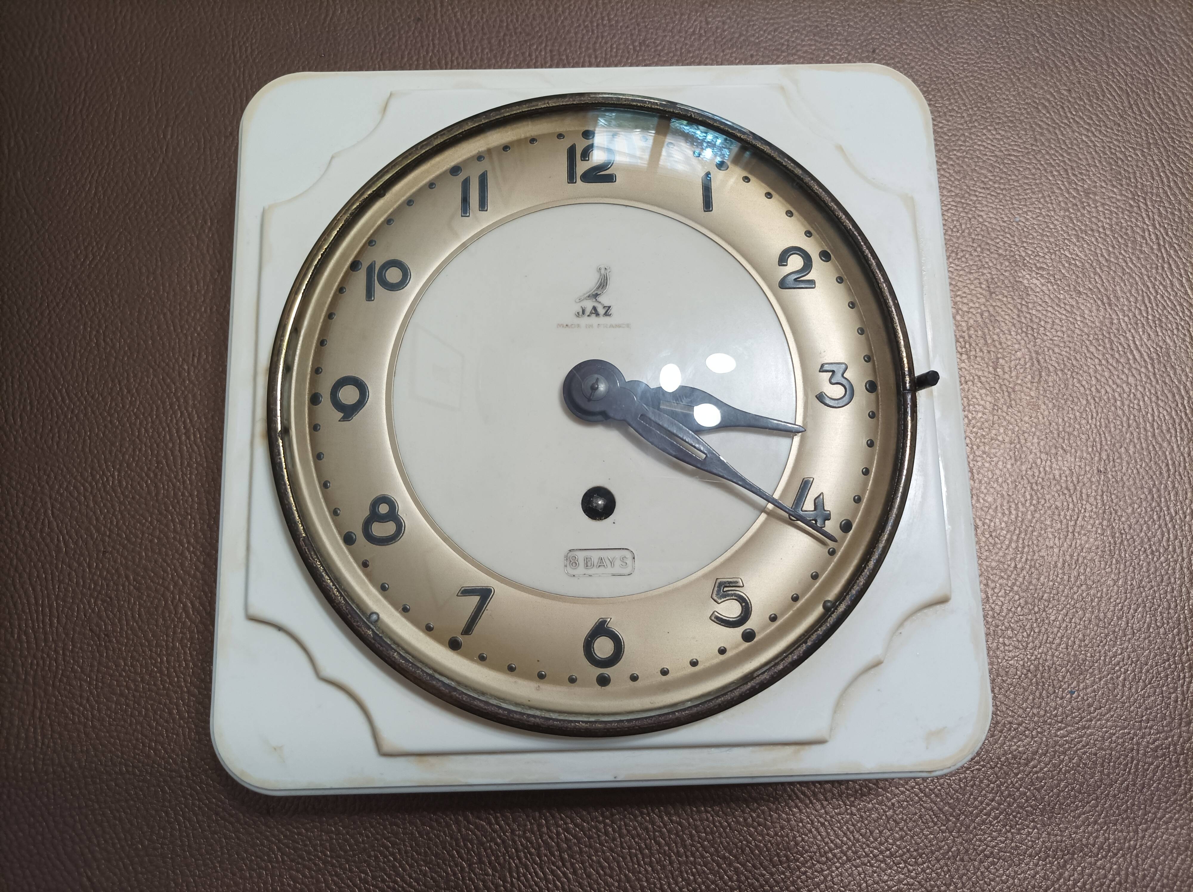 Old Jaz wall clock Mechanical watchmaking Bakelite Glass
