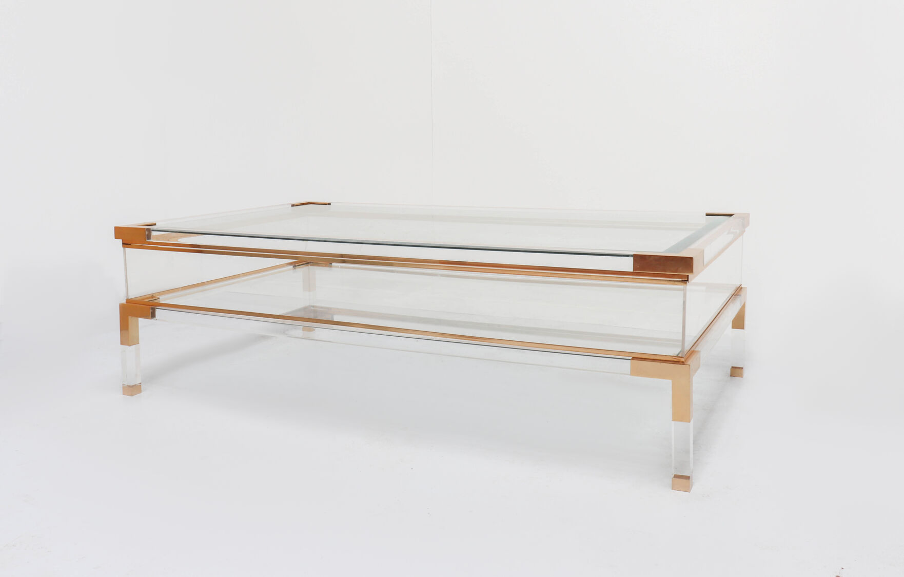 Sliding table in lucite and brass, Jansen House style