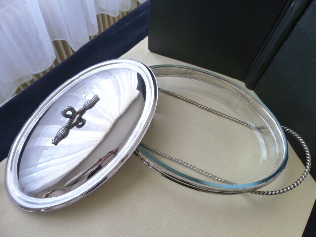 Oval-shaped covered gratin dish in Silver Metal