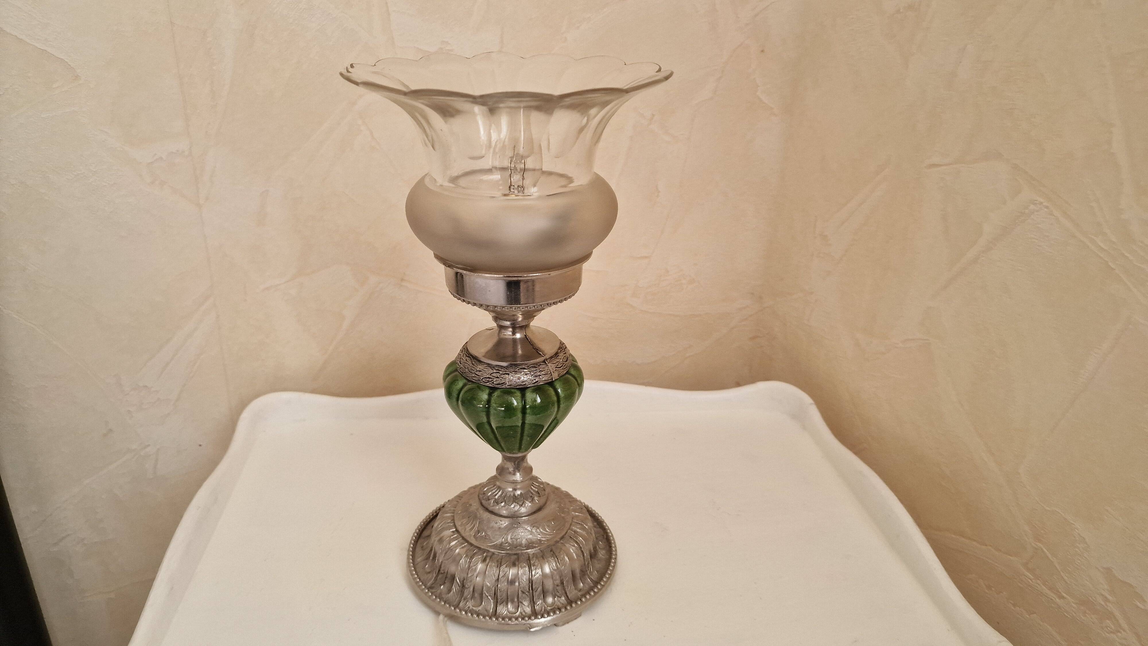 Lampe de table élégant verre et metal