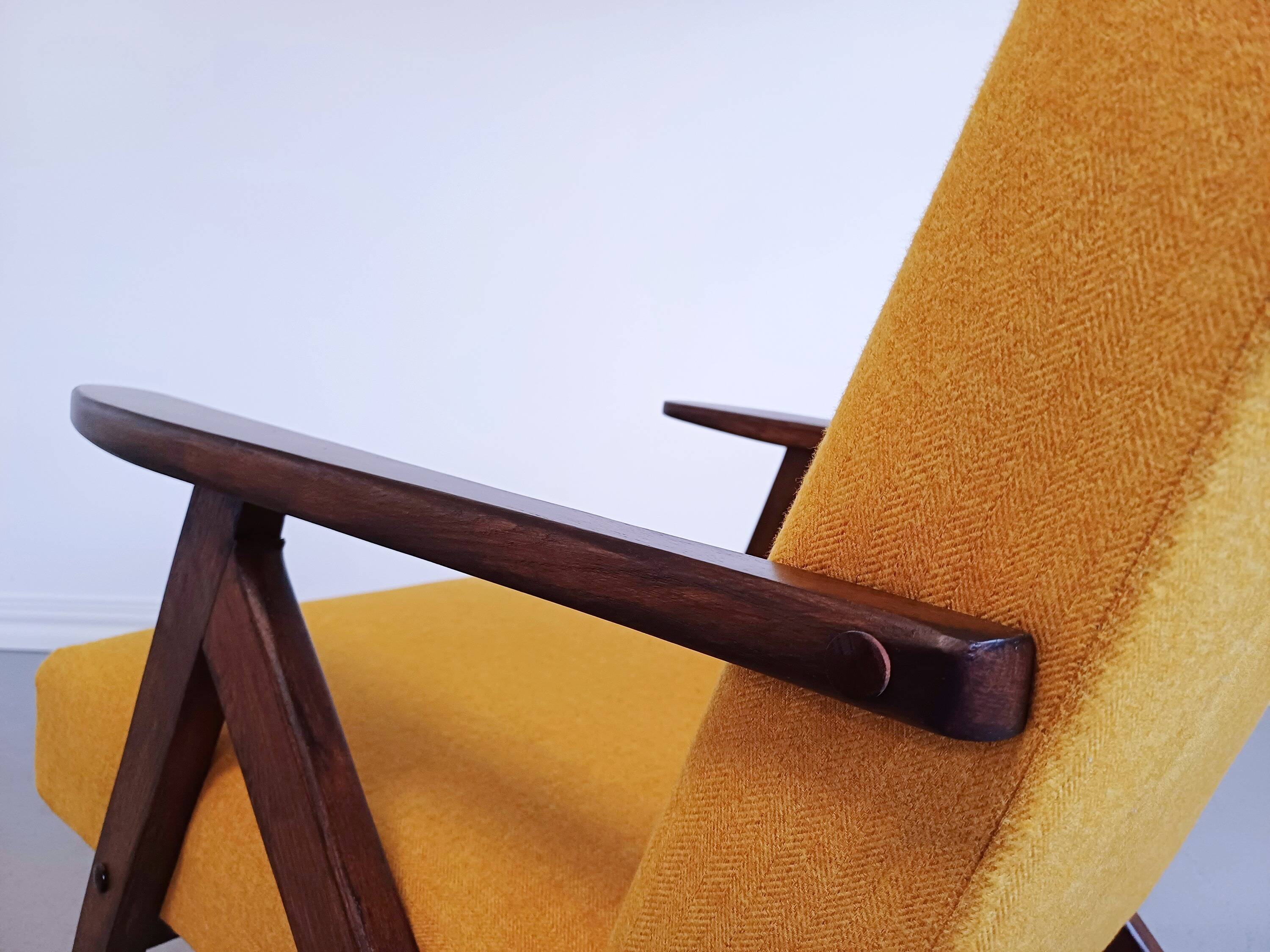 Mid Century Easy Chair Model B 310 Var in Yellow Tweed