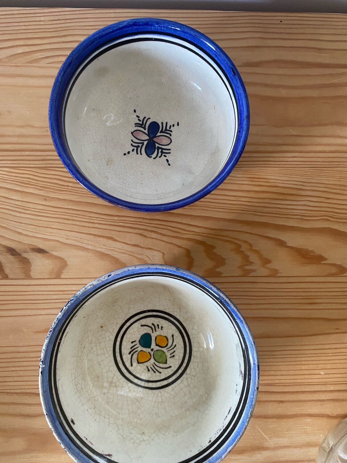 2 bowls signed Moroccan craftsmanship.