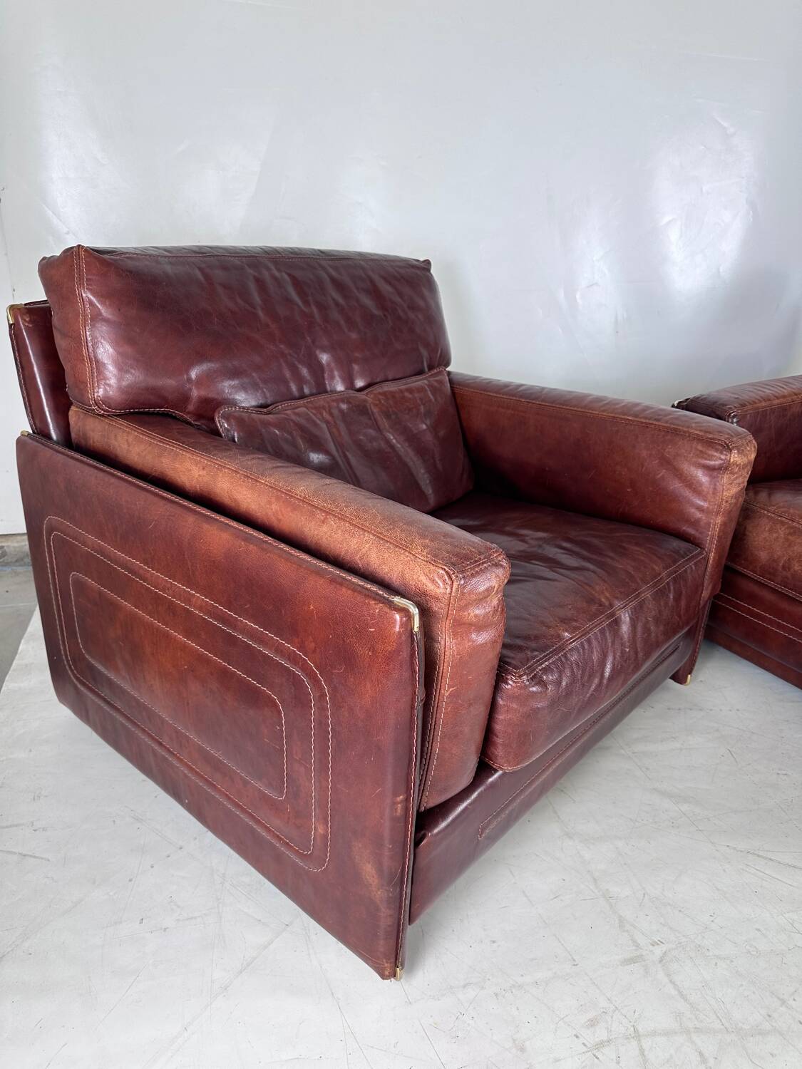 Pair of leather armchairs Roche Bobois