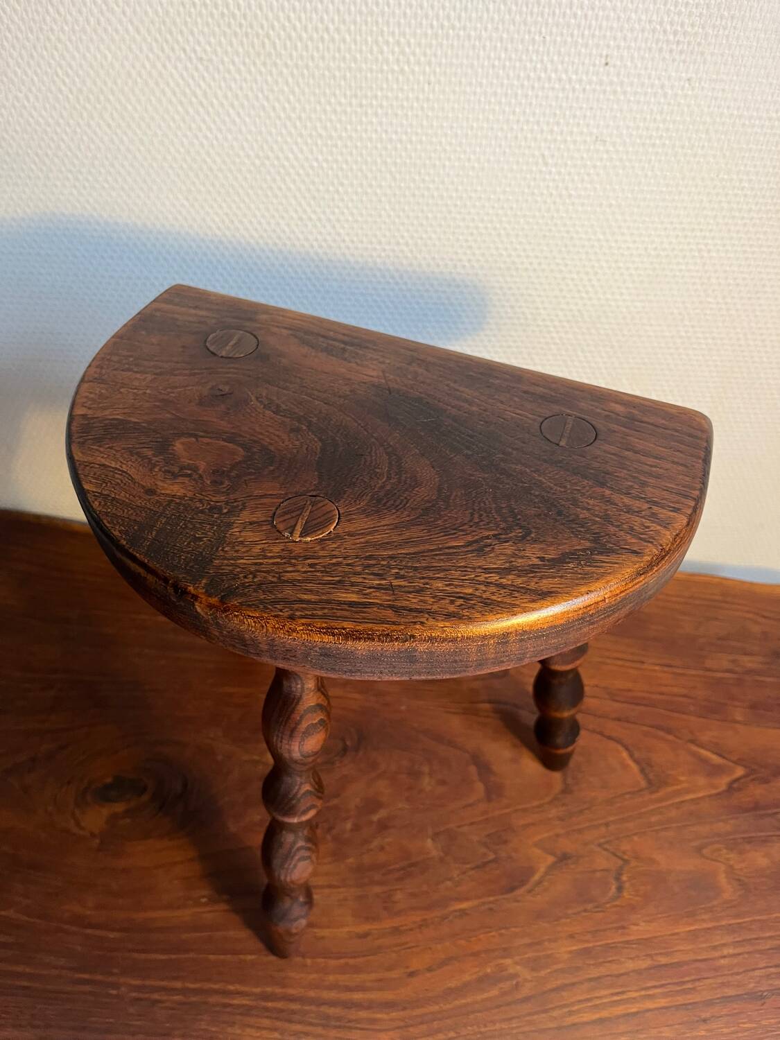 Tabouret bois tripode