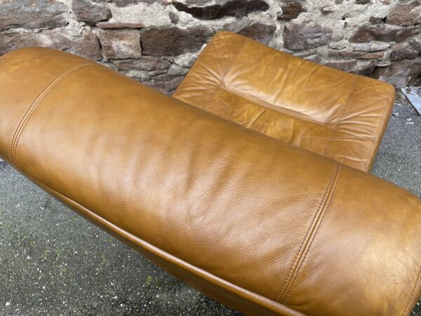 Fauteuil chauffeuse lounge cuir vintage 1970 beka club