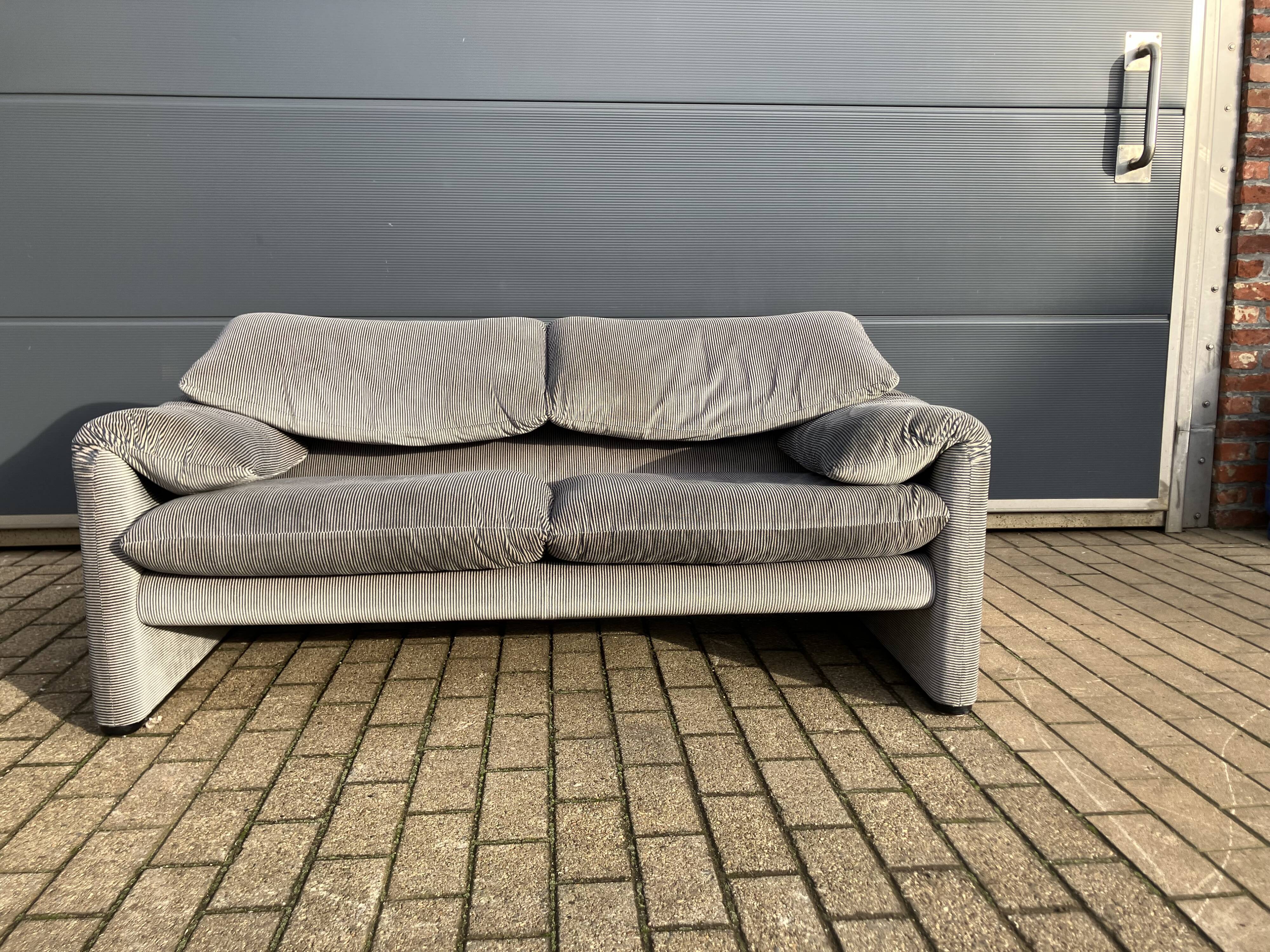 Cassina Maralunga 2 seater sofa, light gray Vico Magistretti