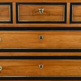 Property chest of drawers in solid walnut, Louis XVI period – Late 18th century