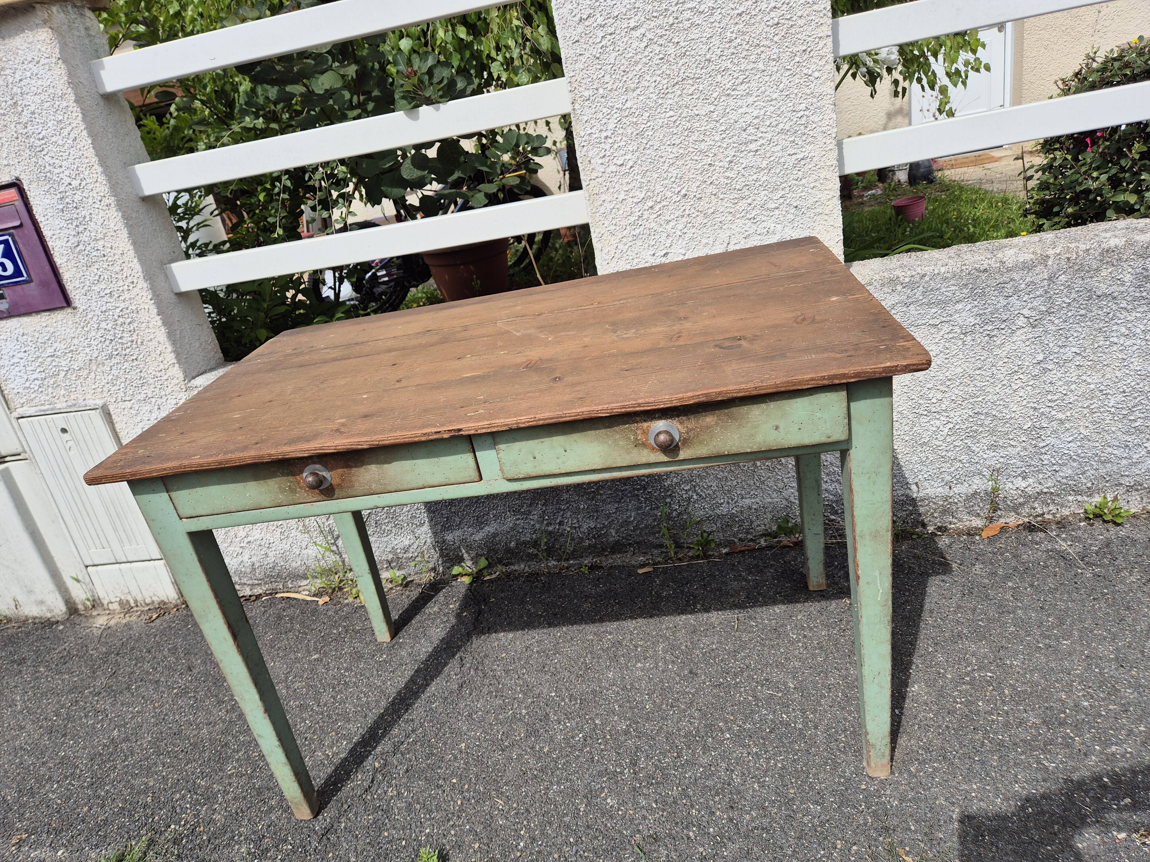Table de ferme vintage plateau bois et bas vert, 2 tiroirs