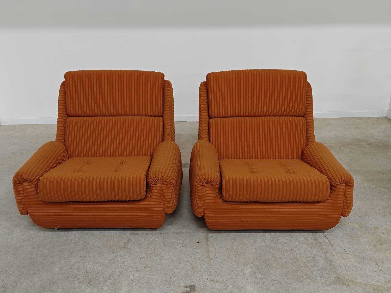 Paire de fauteuils Atlantis Orange République Tchèque 1970