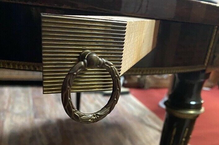Louis XVI table has extensions in precious wood marquèterie