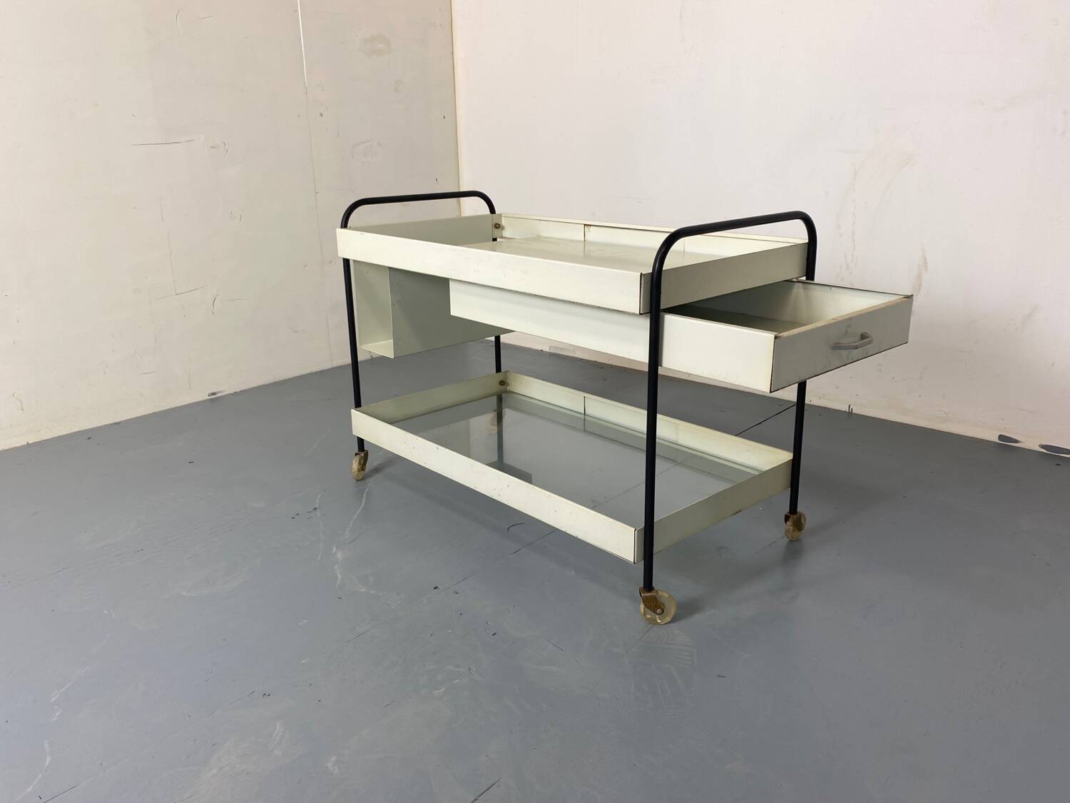 Mid-Century Modernist Pilastro Side Table Serving Trolley by Coen De Vries for Pilastro, 1950s