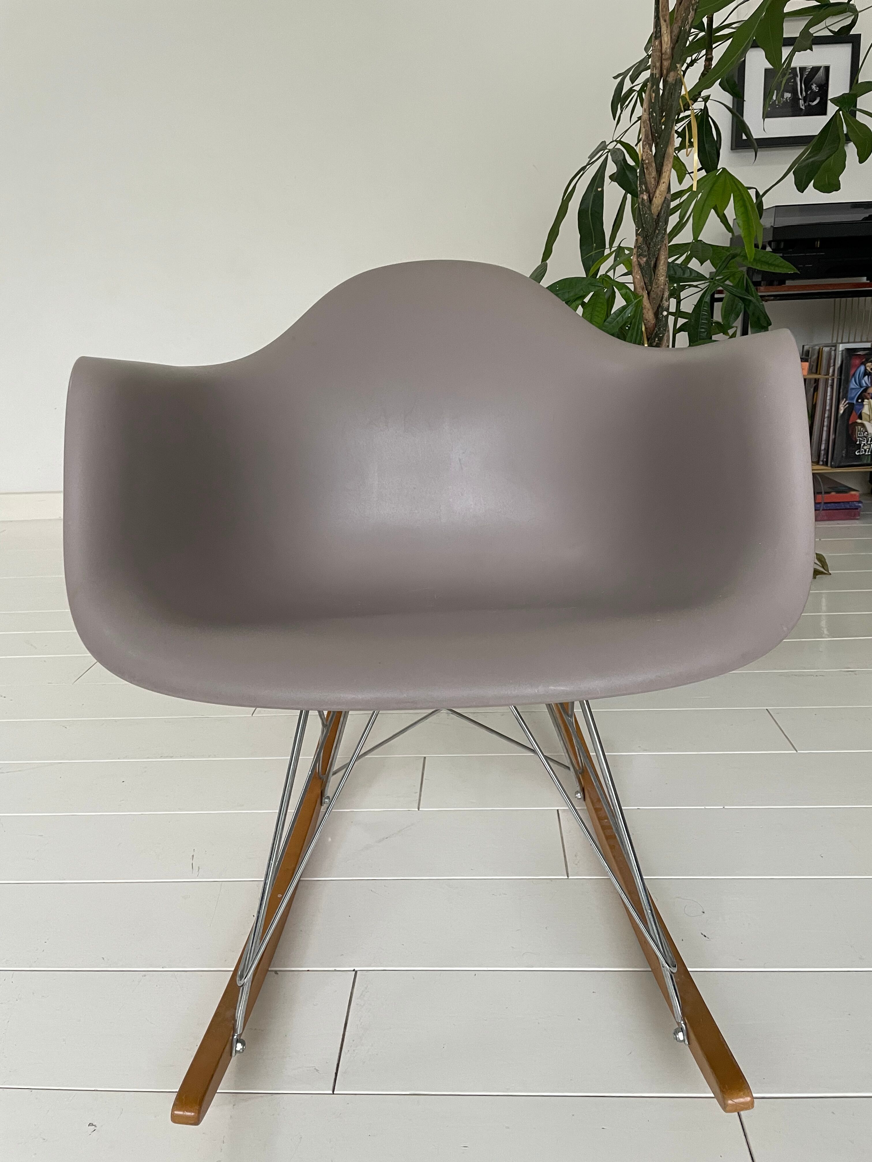 Rocking chair by Charles & Ray Eames Vitra edition
