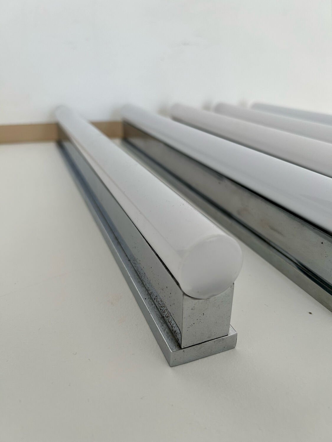 Suite of 5 modernist Perzel, chrome and neon wall lamps, Art deco 1930