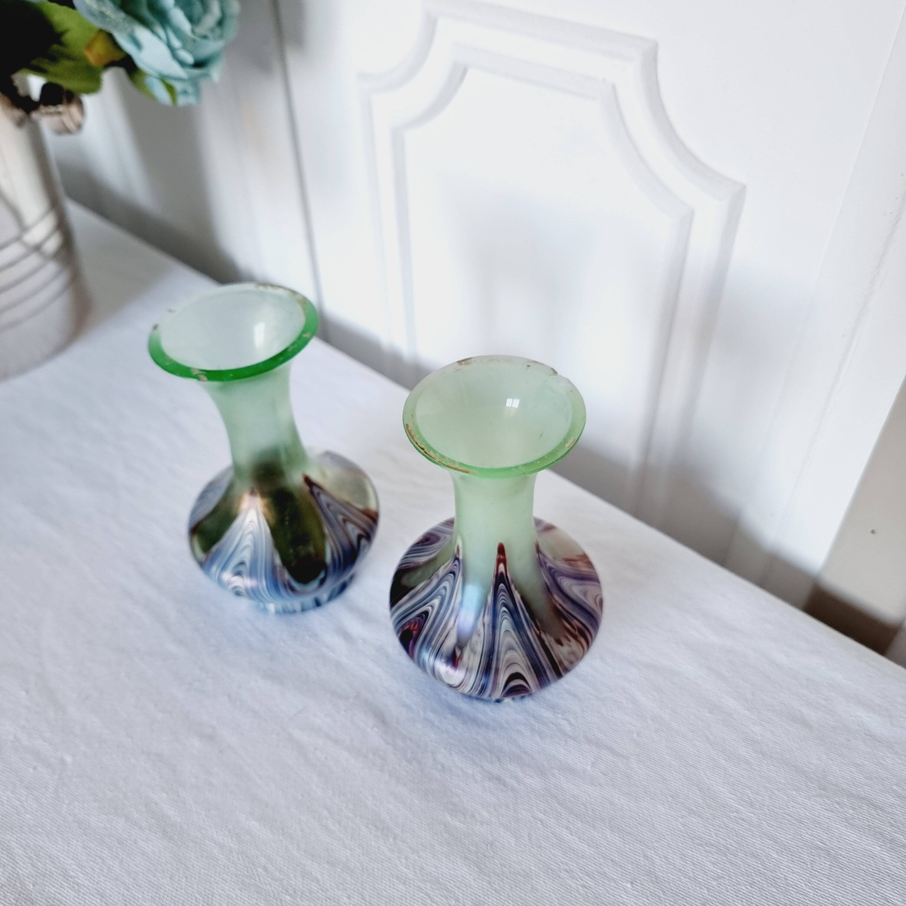 2 exclusive Loetz Violet vases in Bohemian crystal from 1899.