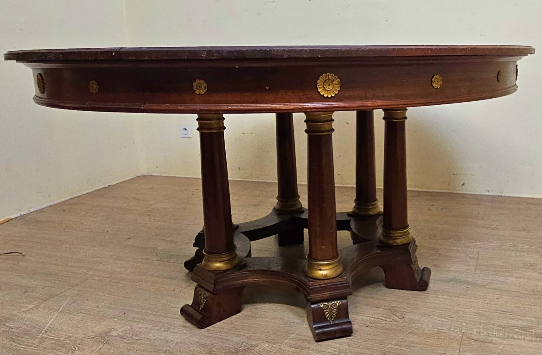 Large extendable round table – column leg – Empire period / mahogany