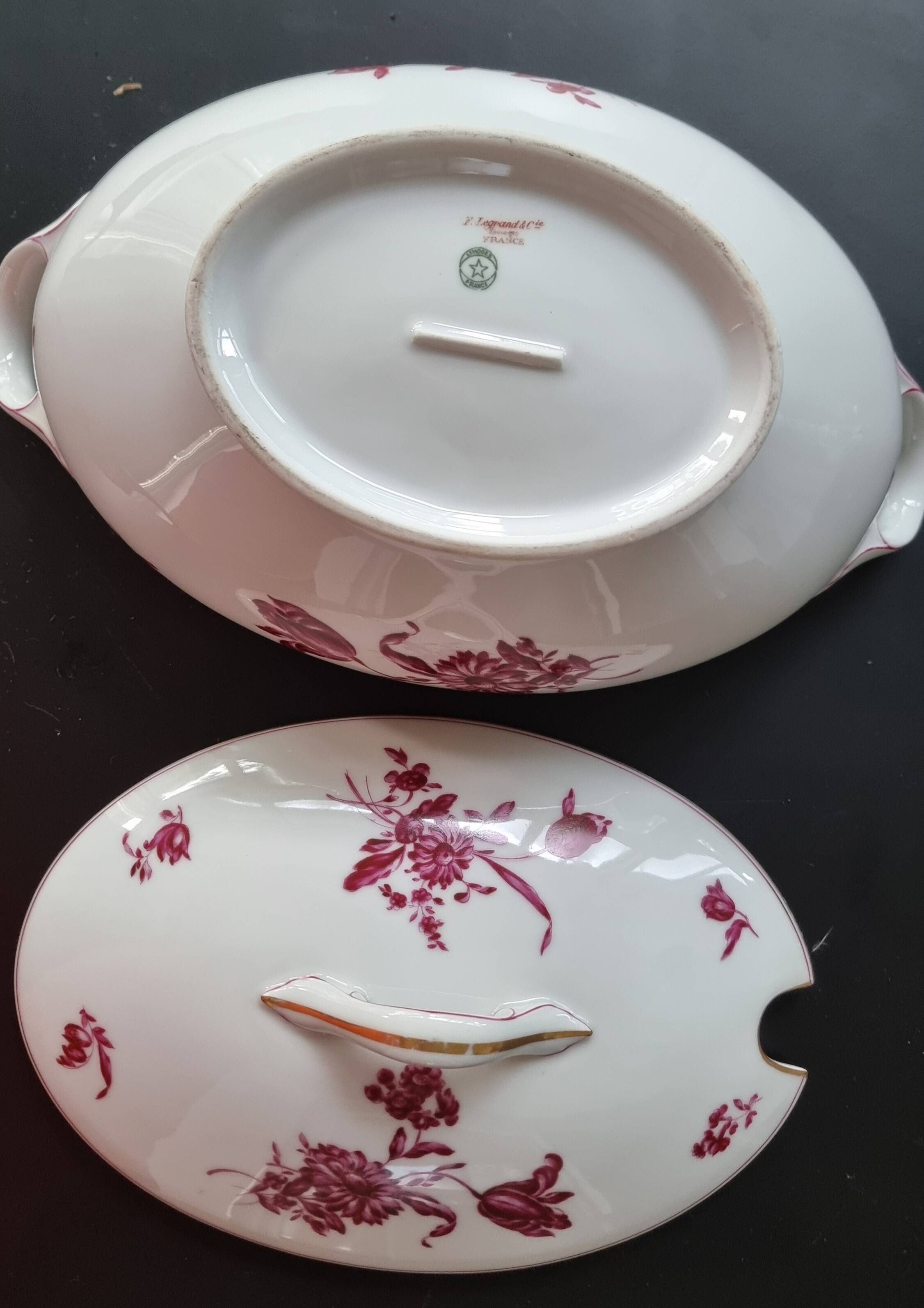 Soup tureen