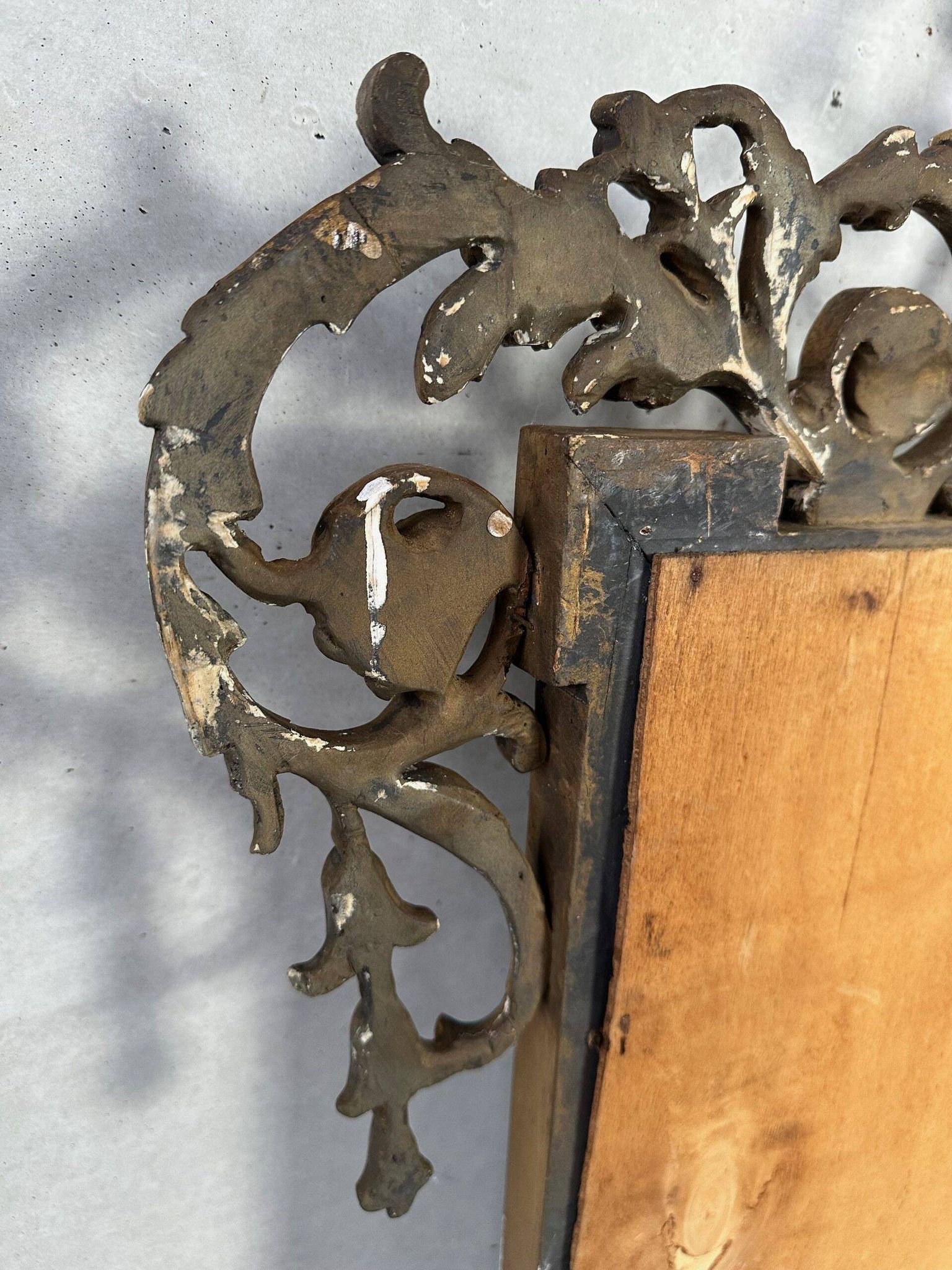 Grand miroir de cheminée doré – bois
