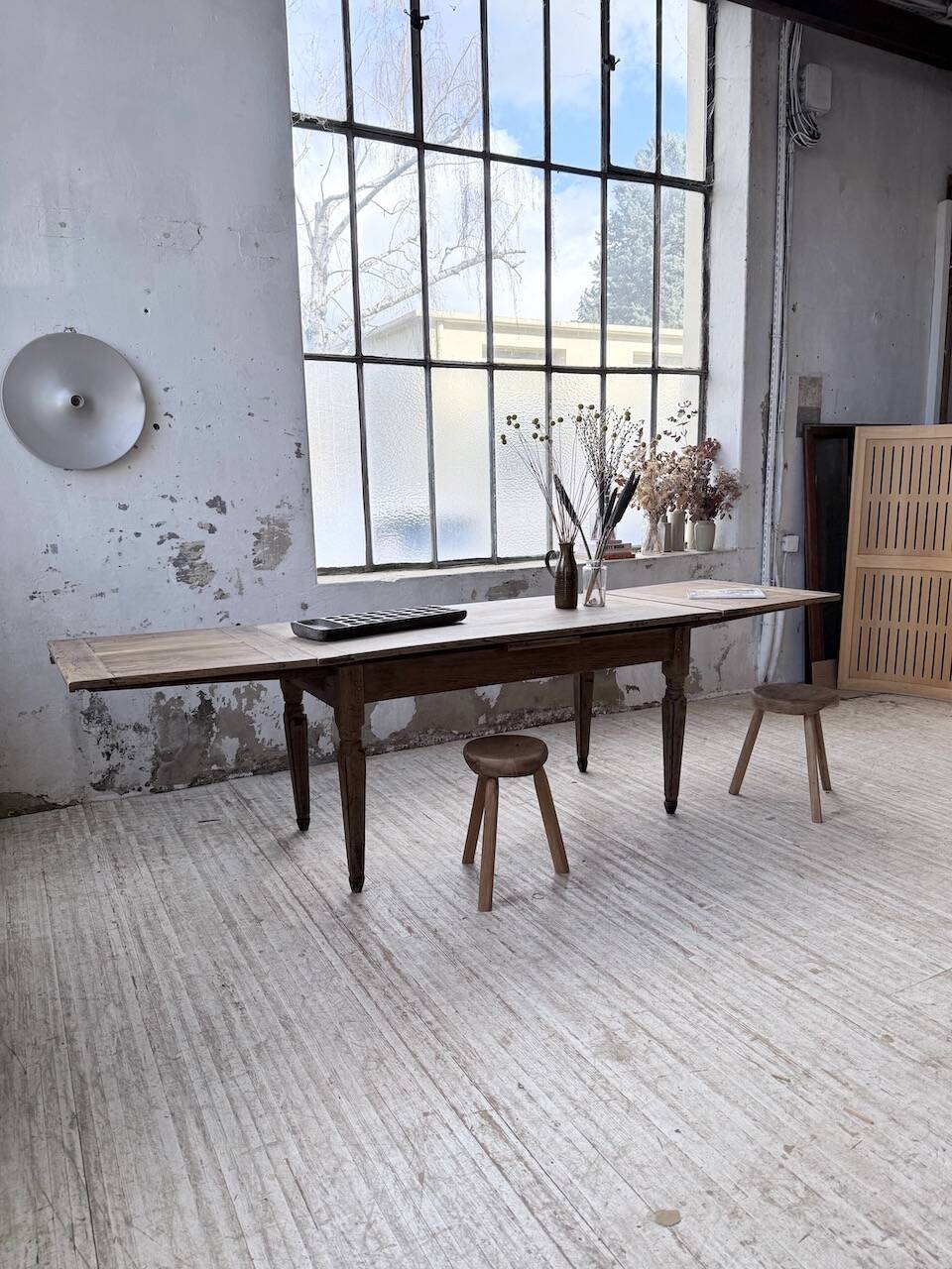 Solid oak farmhouse table with integrated extensions 1950