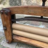 Manual laundry wringer