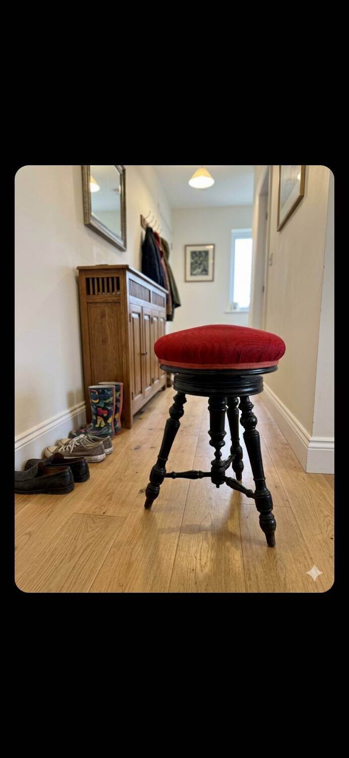 Napoleon III piano stool
