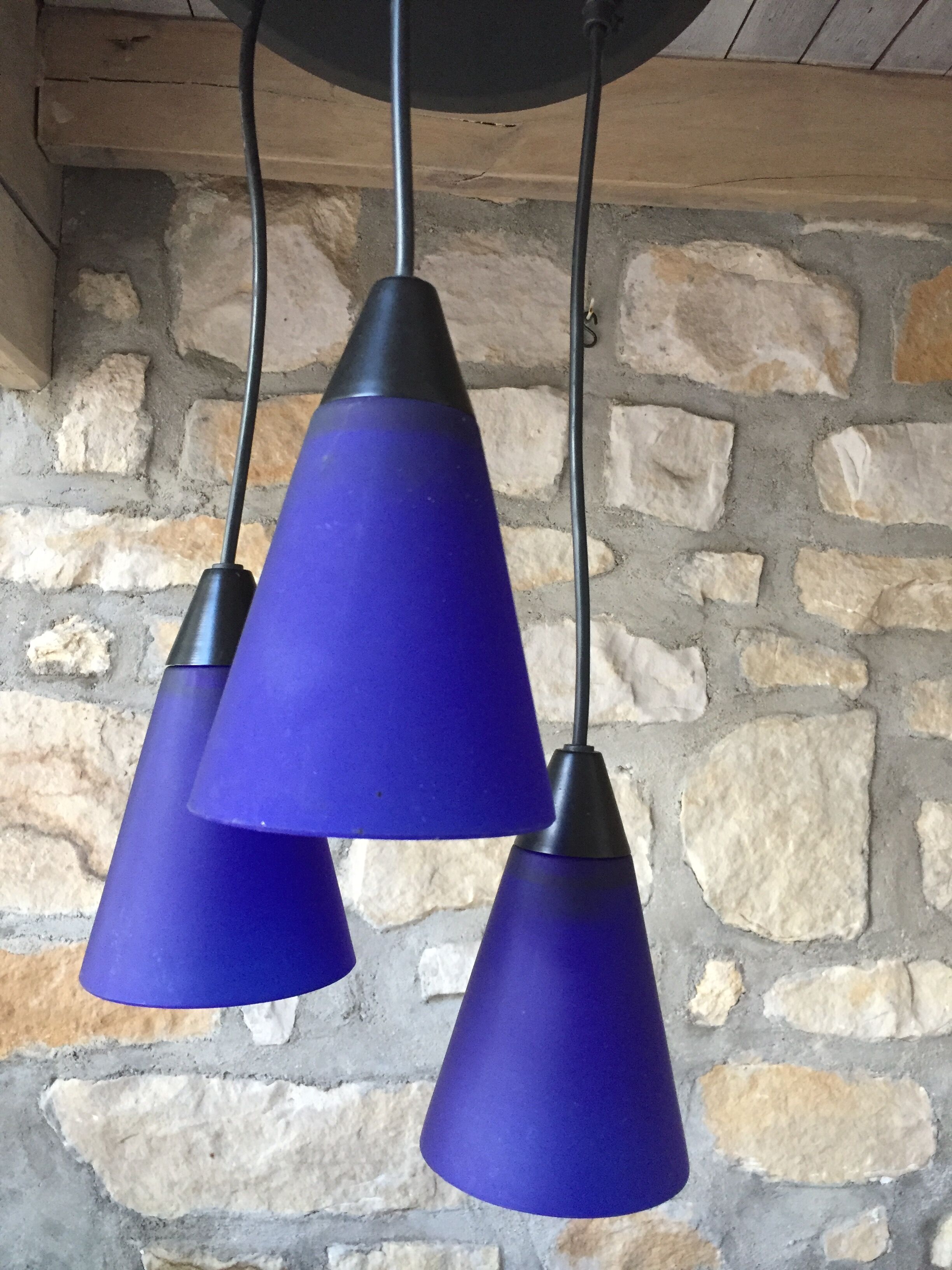 Suspension in frosted glass