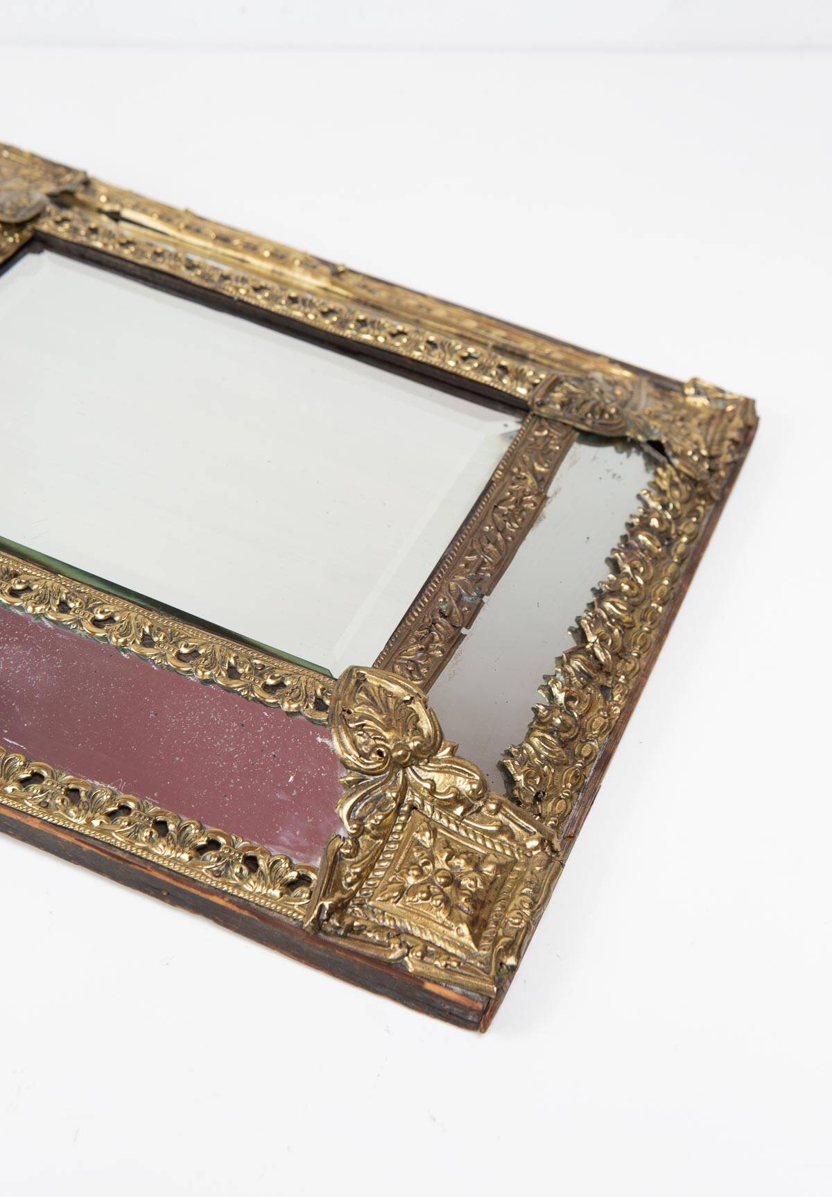 Antique French mirror in repoussé brass with a 19th-century pediment (60*34 cm)