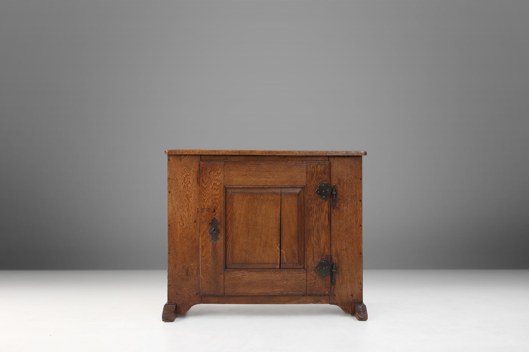 18th century cabinet