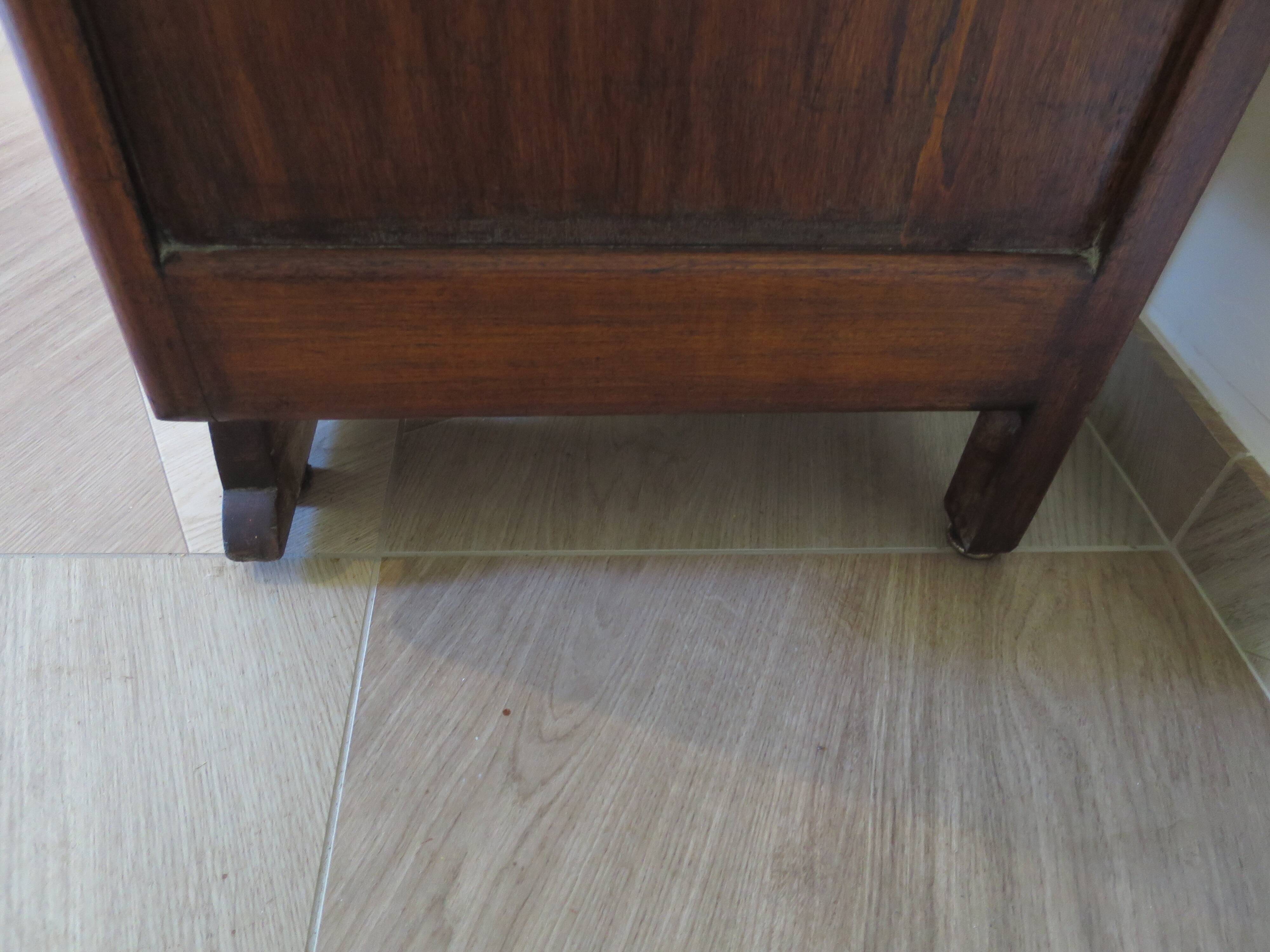 Rare - belle commode art déco 4 tiroirs - années 60 - Patine noyer - Pieds moustache