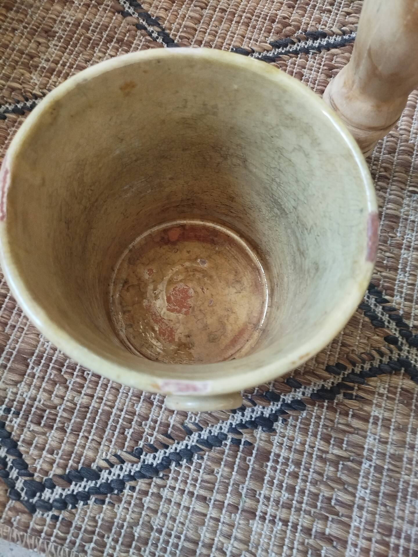 Pot to confit in earth