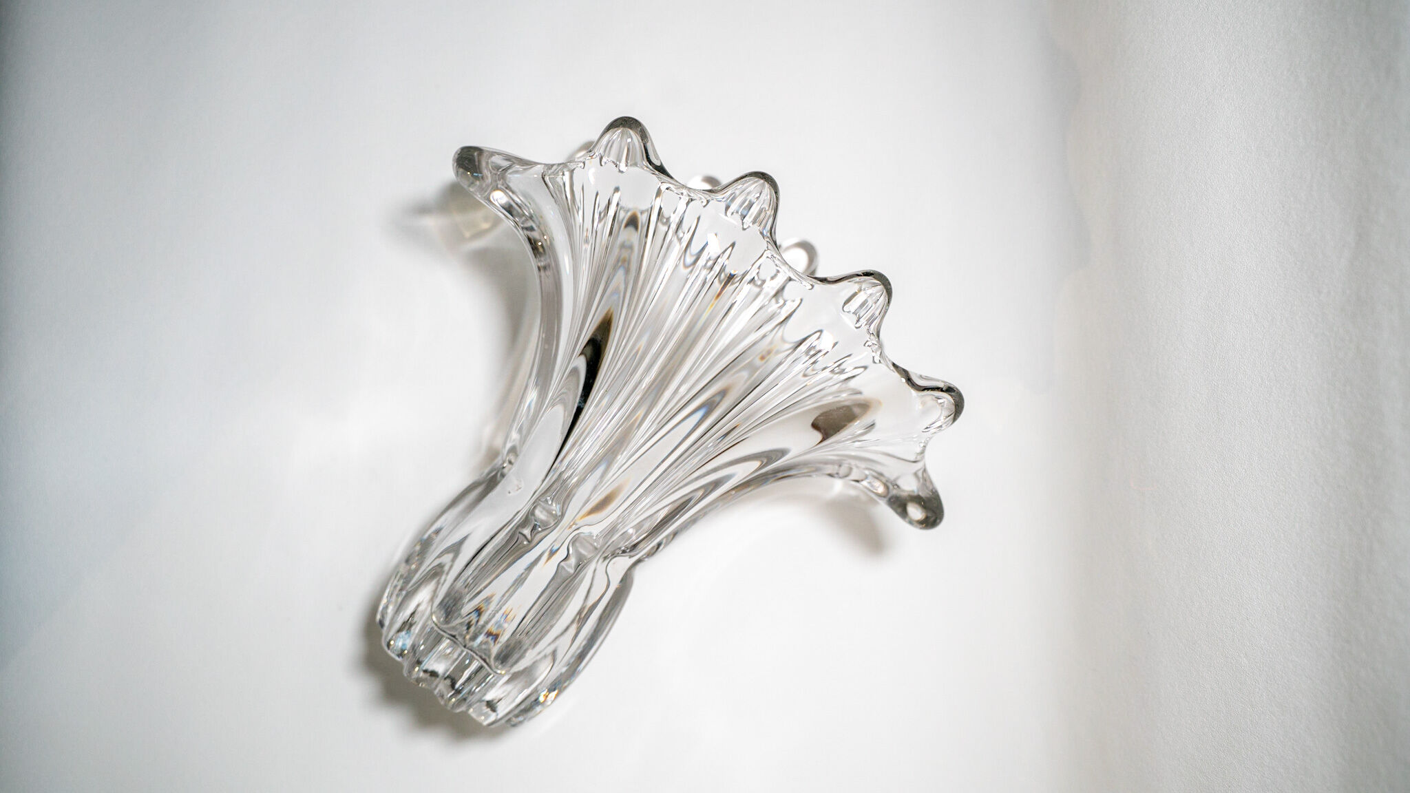 Transparent vintage corolla vase in woven Italian crystal, 50s