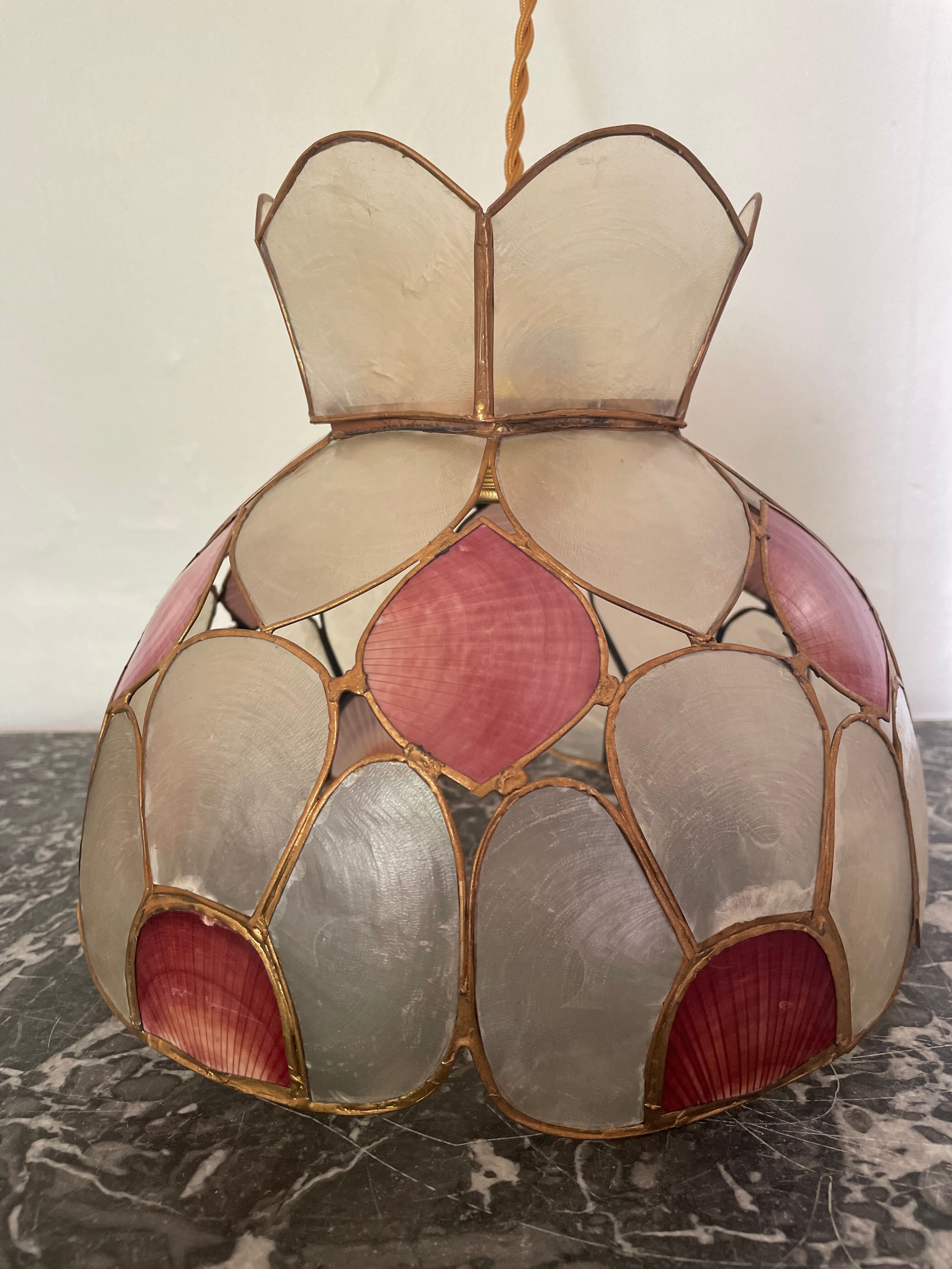 Mother-of-pearl suspension