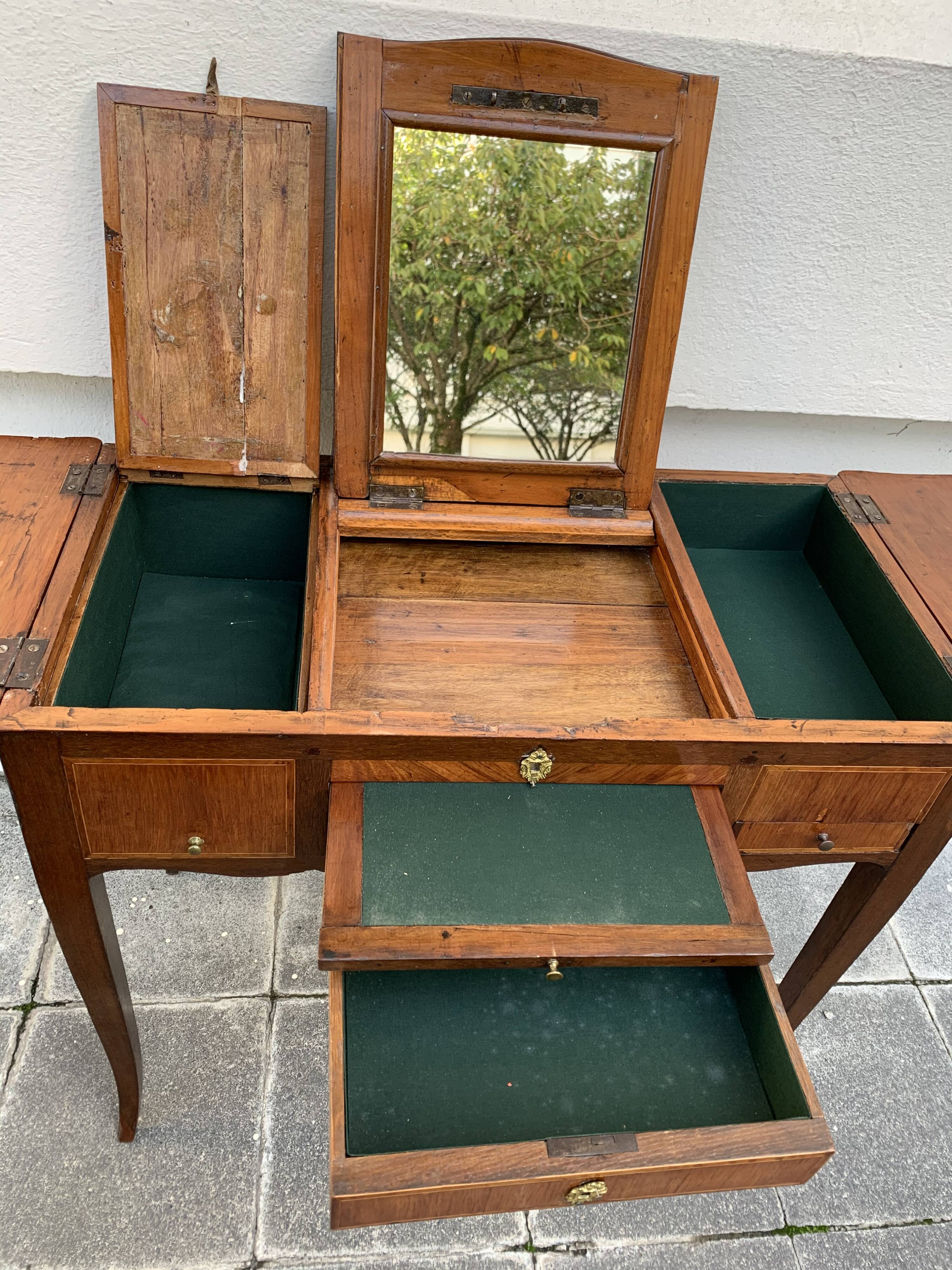 Hairdresser Louis XVI in marquetry and bronze