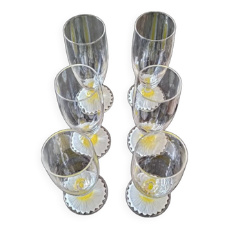 6 verres à pied à décor de marguerites