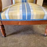Fauteuil Voltaire - De style Louis Philippe - En bois mouluré, garniture de tissu bleu et jaune