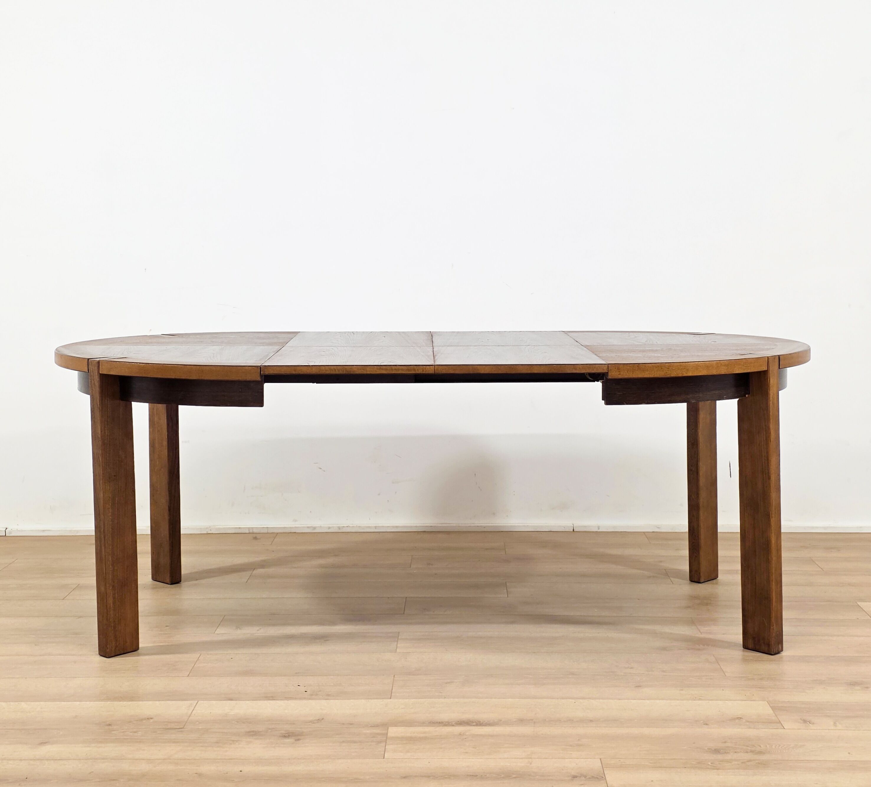Extendable solid wood round table – 1970s modernist design
