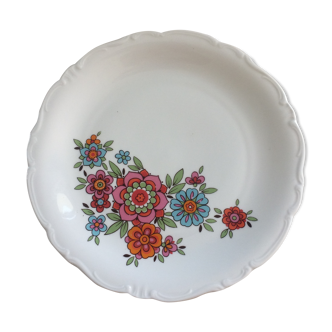 Round dish with a festooned edge, typical of the 70s