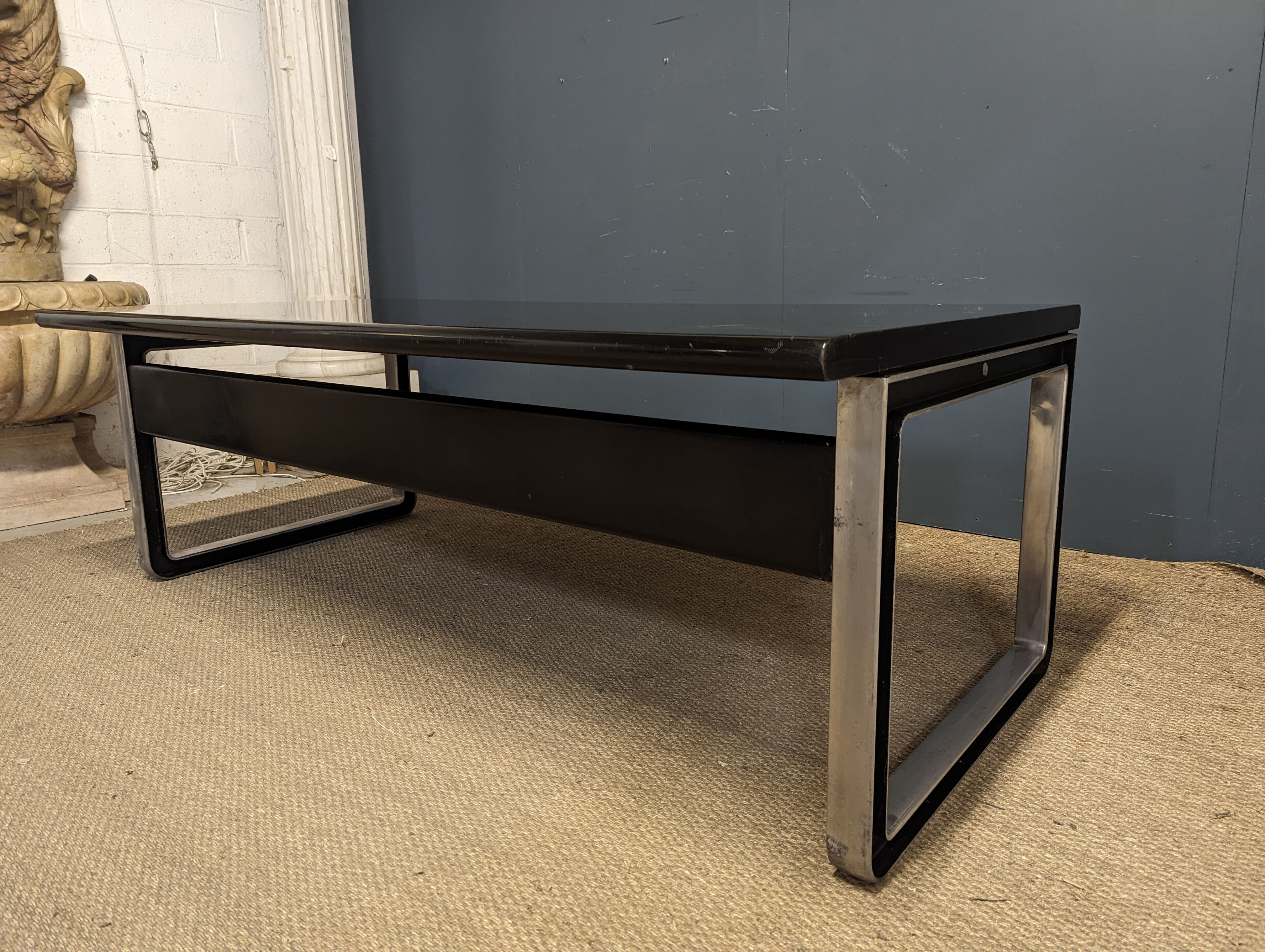 Bureau Tecno T333 par Eugenio Gerli et Osvaldo Borsani