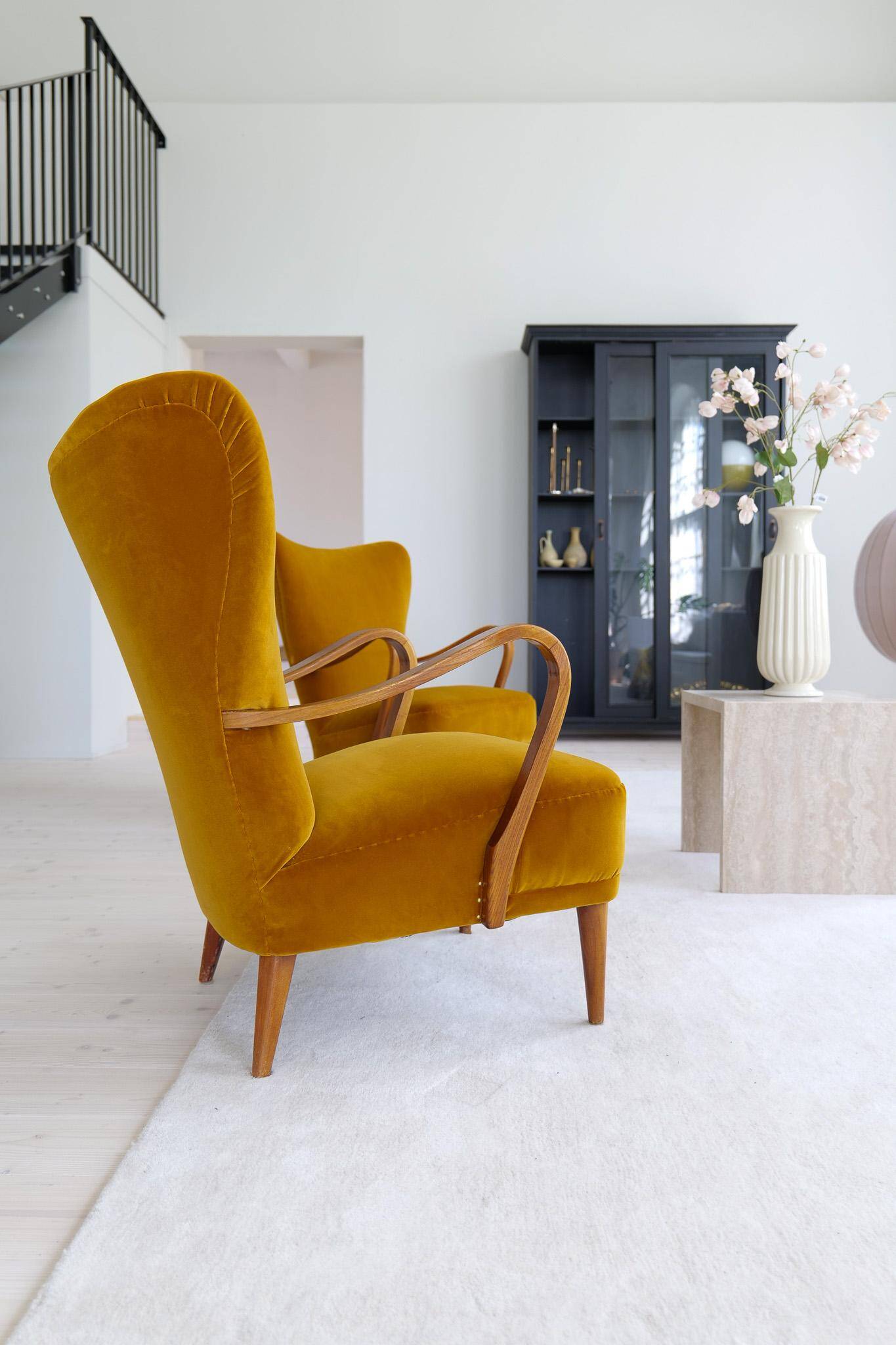 Modern Scandinavian Art Deco lounge chairs in velvet from the 1940s.
