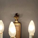 Wall lamp in the shape of a 1940 quiver with three arms, gilded brass and solid mahogany.