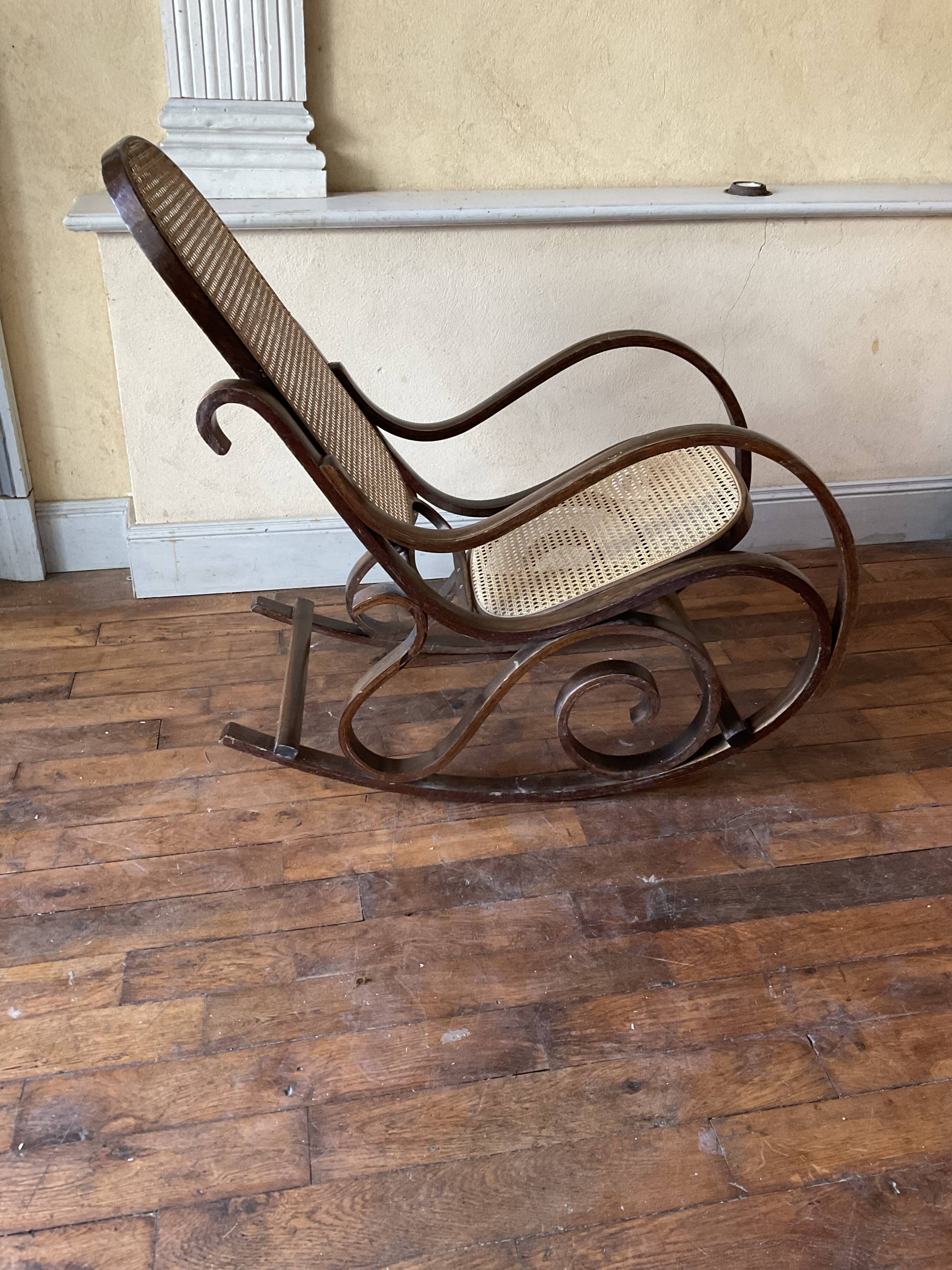 Vintage rocking chair in curved wood