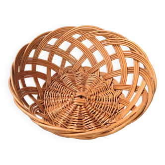 Woven wicker basket